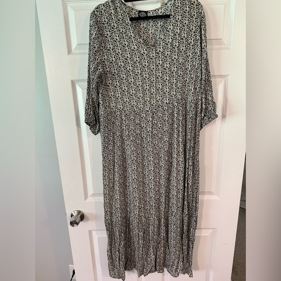 Calstyle Dresses & Skirts - Black & White Women's Dress